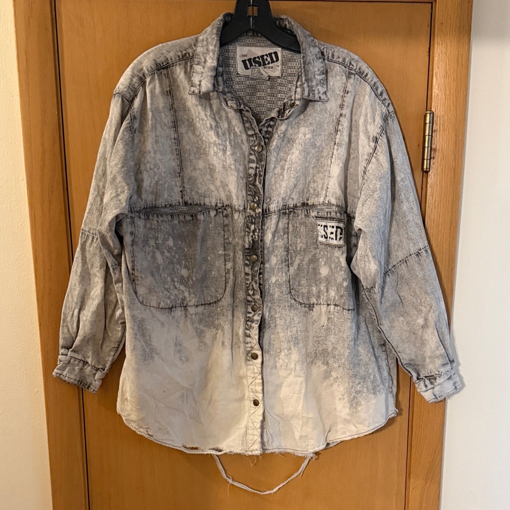 Get Used by Elie Women’s Vintage Distressed Bleached Shirt Gray Size Small